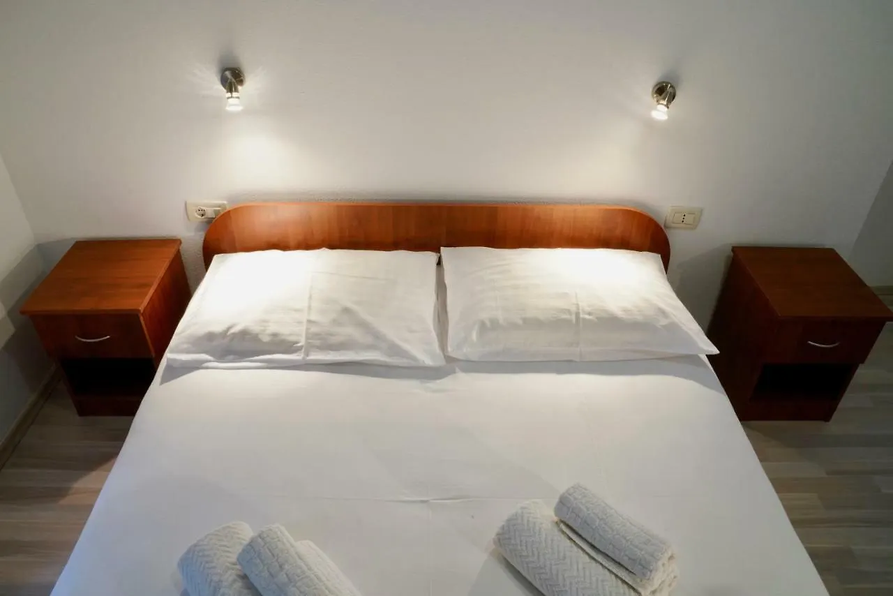 Sesar Apartments Krk - No. 1 Iva Krk Town 0*,  Croazia